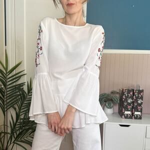 BEACHLUNCHLOUNGE Embroidered Floral Top flared sleeve 3150